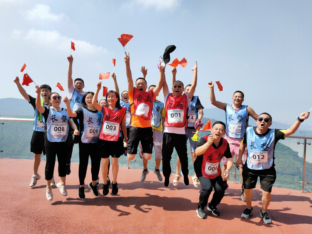 9月22日，股份公司发展“登高望远贺双节 洗澡党恩庆百年”登山角逐活动、